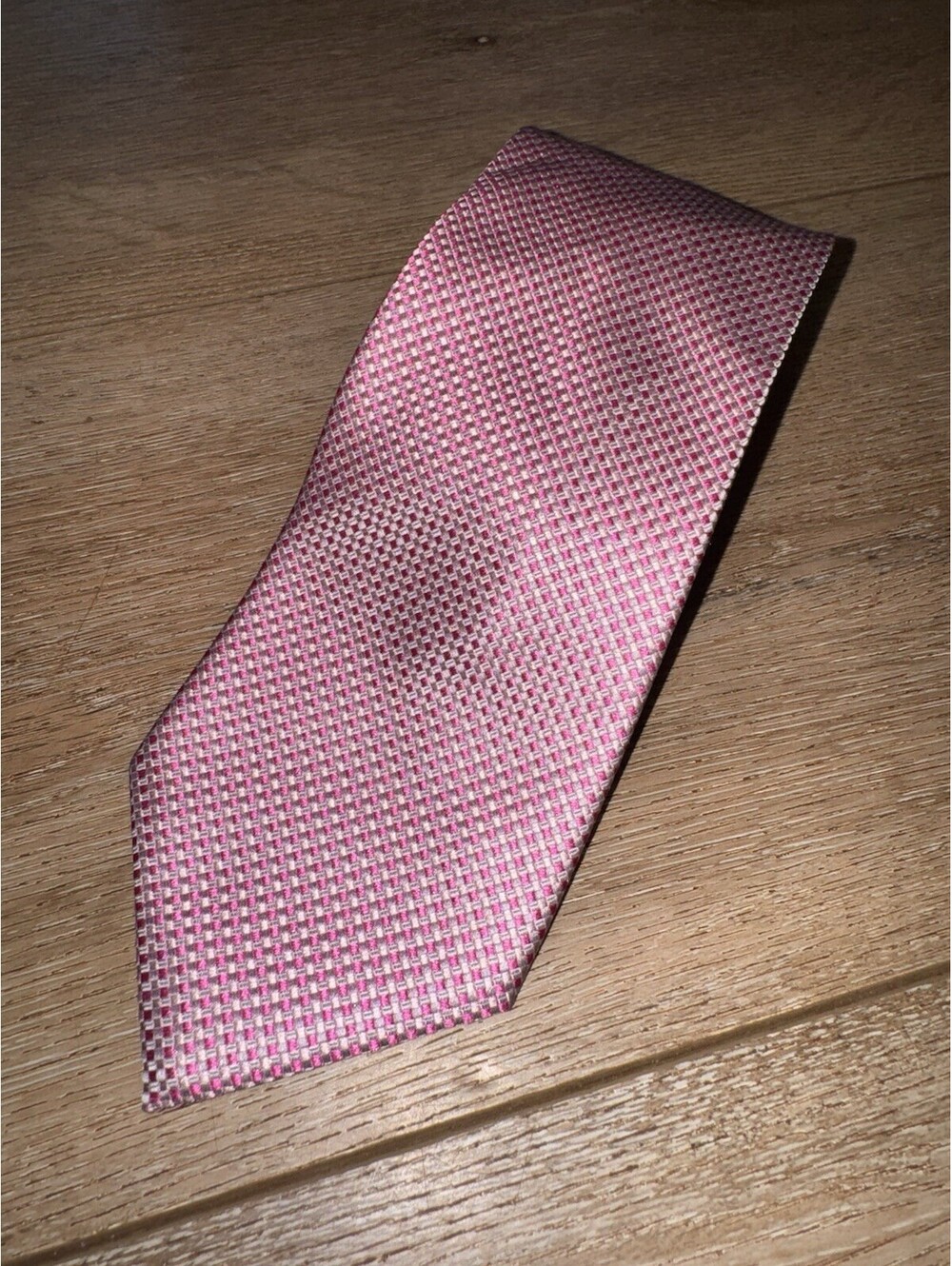 Banana Republic Men’s 100% Silk Tie Pink Shades/ Gray Geometric Necktie 57”